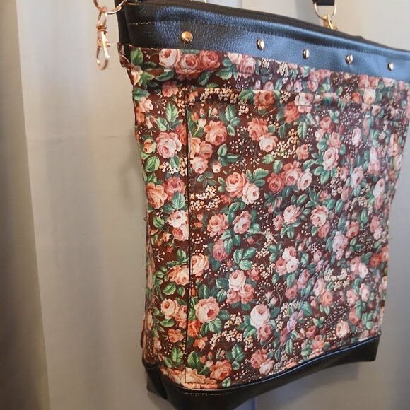 New Travel Sling Crossbody Brown Bronze Pebbled faux leather Pink Western Roses - Picture 5 of 12